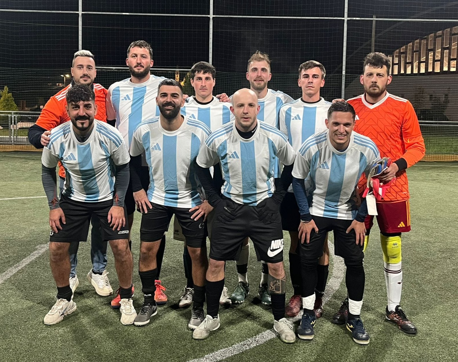 club kit photo