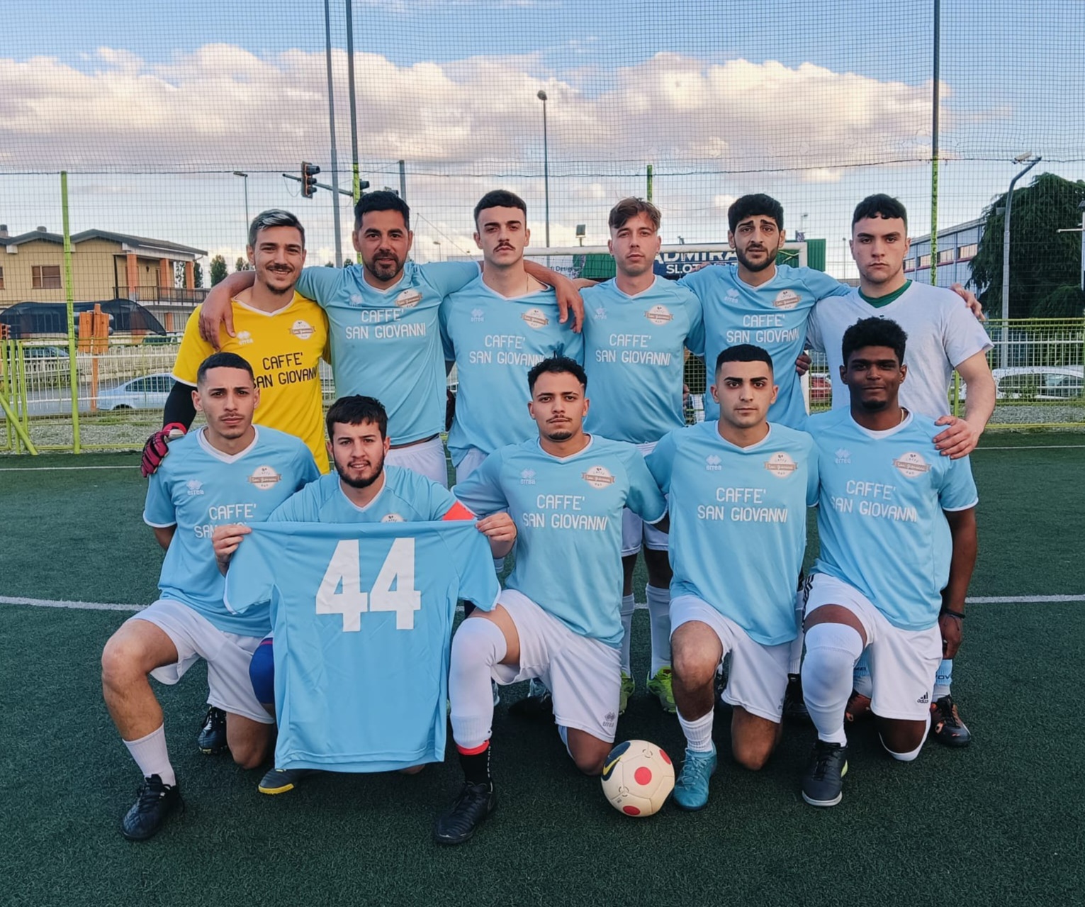 club kit photo