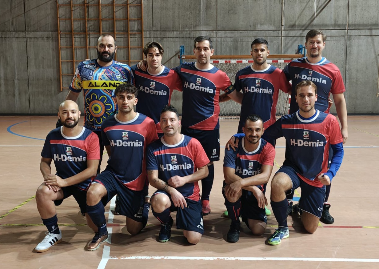 club kit photo